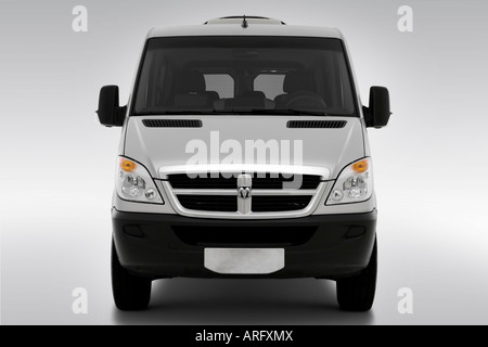 2007 Dodge Sprinter 2500 en argent - Basse/large front Banque D'Images