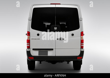 2007 Dodge Sprinter 2500 en argent - Bas/arrière large Banque D'Images