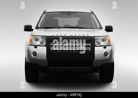 2008 Land Rover LR2 SE en argent - Basse/large front Banque D'Images