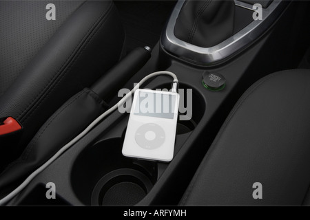 2008 Land Rover LR2 SE en argent - Accessoires jack auxiliaire Banque D'Images