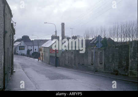 Une vieille rue inoccupées à Kinnegad Comté de Westmeath Irlande Banque D'Images