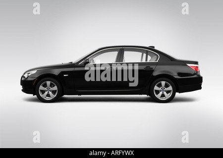 2008 BMW 5-series 528xi en noir - Pilotes Portrait Banque D'Images