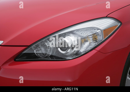 2007 Toyota Camry Solara SLE en rouge - Phare Banque D'Images