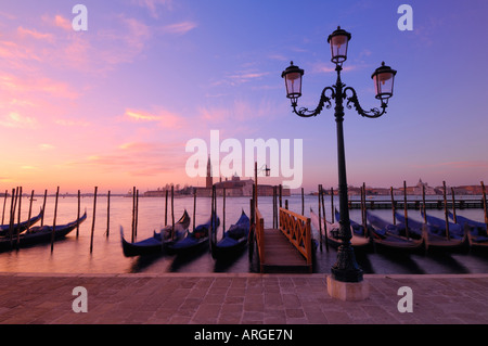 Gondoles sur le Grand Canal, Venise, Italie Banque D'Images