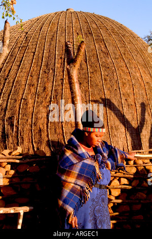 Les femmes de couleur dans la tribu Zoulou Afrique du Sud au Centre de Shakaland Banque D'Images