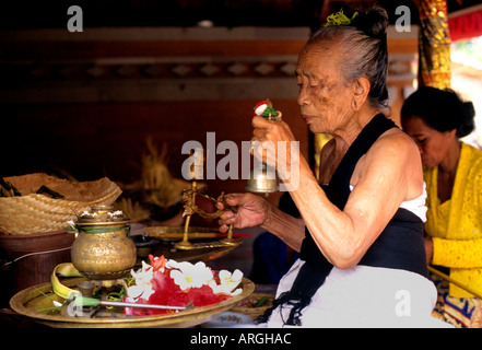 Bali Ubud Indonésie mariage épouser priestess mariage Banque D'Images