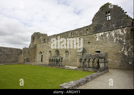 Cour intérieure dans les ruines de l'abbaye de Cong (Comté de Mayo) République d'Irlande Banque D'Images