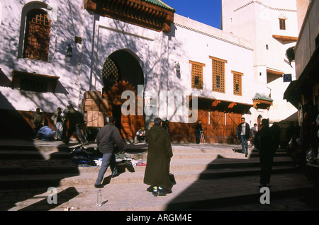 Vendeur de rue Fes el Bali l'ancienne médina Fès Fès-Boulemane du nord du Maroc Afrique du Nord Banque D'Images