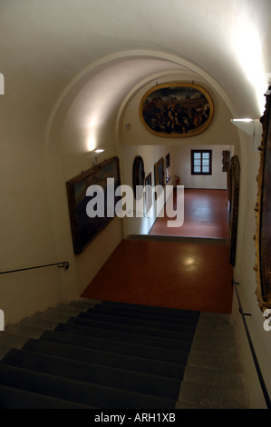 Vue dans le corridor de Vasari qui relie la Galerie des Offices et du Palais Pitti à Florence, Italie Banque D'Images
