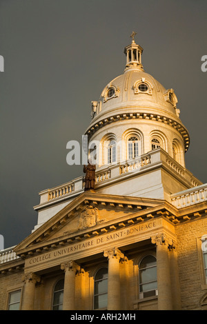 Portrait d'un bâtiment de l'éducation, Collège universitaire de Saint-Boniface, Saint-Boniface, Winnipeg, Manitoba, Canada Banque D'Images