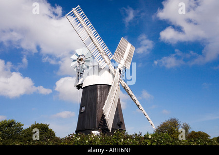 Moulin à vent restauré travaillant dans le village de Pakenham East Anglia Suffolk en Angleterre Royaume-Uni Royaume-Uni GB Grande-bretagne British Isles Banque D'Images