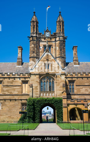 Bâtiment principal de l'Université de Sydney, l'entrée principale du quadrangle, Sydney, Australie Banque D'Images