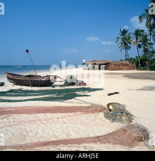 Bateaux de pêche sur la plage de Colva en 1994, Sud de Goa, Inde Banque D'Images