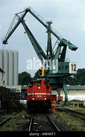 La Deutsche Bahn (chemins de fer allemands) train de marchandises, port de Niehl, Cologne, Allemagne. Banque D'Images