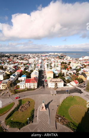 Vue du haut de l'église Hallgrimskirkja sur Reykjavik, Islande Banque D'Images