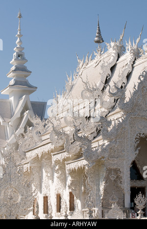 Un nouveau temple bouddhique Wat Rong Khun Chiang Rai dans le Nord de la Thaïlande Banque D'Images