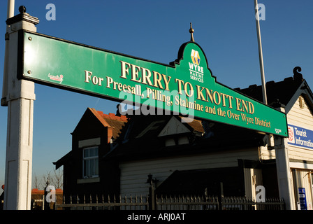 Le panneau au-dessus de l'entrée pour la fin de Knott Fleetwood ferry. Banque D'Images