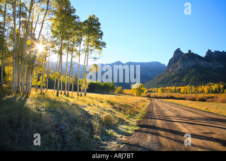 Lever du soleil, l'Owl Creek Pass, Col Owl Creek Road, Ridgeway, Colorado, USA Banque D'Images