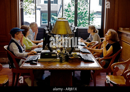 Le salon de l'ordinateur à l'intérieur de la NEW YORK PUBLIC LIBRARY Banque D'Images