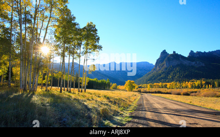 Lever du soleil, l'Owl Creek Pass, Col Owl Creek Road, Ridgeway, Colorado, USA Banque D'Images