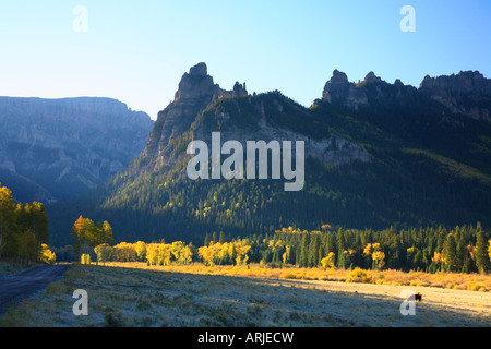 Lever du soleil, l'Owl Creek Pass, Col Owl Creek Road, Ridgeway, Colorado, USA Banque D'Images