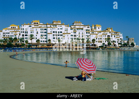 Plage de Puerto Banus, près de Marbella, Costa del Sol, Andalousie, Espagne Banque D'Images