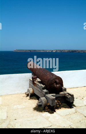 Fortaleza de Sagres, old cannon face à Cabo de Sao Vicente, la plus occidentale d'Europe, Algarve, Portugal Banque D'Images