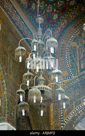 Détail de l'éclairage aux chandelles et chandeliers de la mosquée des Omeyyades, Damas, en Syrie, au Moyen-Orient. DSC 5625 Banque D'Images