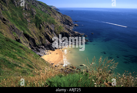 Crique isolée entre la queue et Bolberry bas sur la côte sud-ouest chemin dans le sud du Devon Banque D'Images