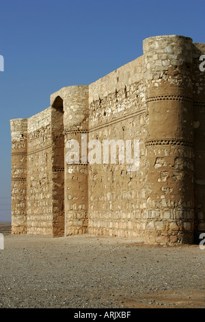 JOR, Jordanie : Désert château Qasr al-Kharana, caravansery de 710 aC. dans le desert road 40. Banque D'Images