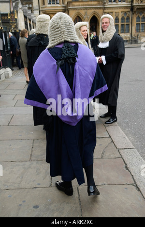 Le juge de circuit en tenue cérémonielle complète arrive à l'abbaye de Westminster pour le petit déjeuner Lord Chancellors. Début de la nouvelle année légale Londres Angleterre Banque D'Images