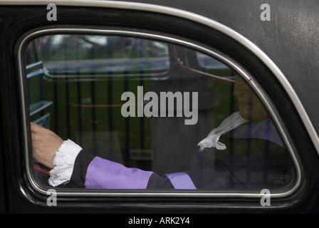 Circuit Judge en tenue cérémonielle complète arrive en taxi londonien à Westminster Abbey pour le Lord Chancellors Breakfast UK 2006 2000s HOMER SYKES Banque D'Images