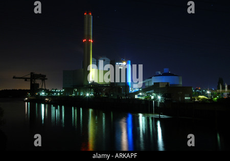 L'usine de congénération lumineux Tiefstack '', appartenant à la société "Vattenfall' dans le trimestre Billwerder. Hambourg, Allemagne Banque D'Images