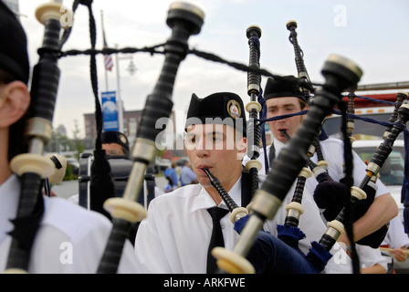 Marching Band sac piper joue de la musique pendant un défilé Detroit Michigan Banque D'Images