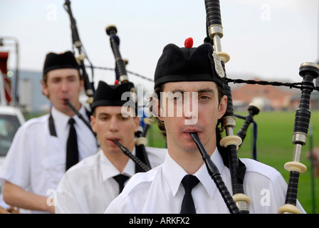 Marching Band sac piper joue de la musique pendant un défilé Detroit Michigan Banque D'Images