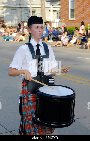 Marching Band sac piper joue de la musique pendant un défilé Detroit Michigan Banque D'Images