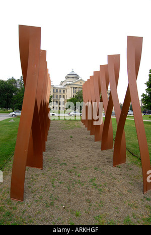 Sculptures et monuments parsèment la Civic Center Mall à Toledo Ohio OH Banque D'Images