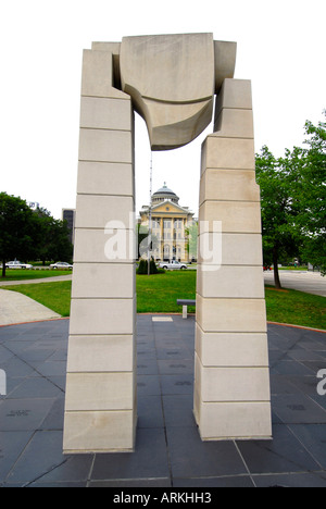 Sculptures et monuments parsèment la Civic Center Mall à Toledo Ohio OH Banque D'Images