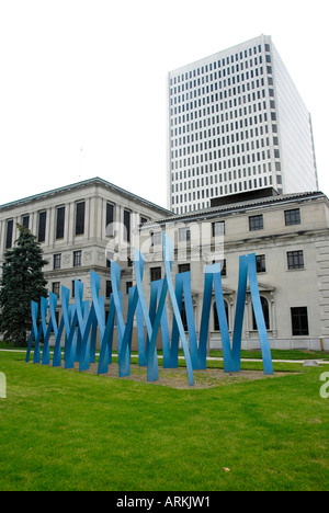 Sculptures et monuments parsèment la Civic Center Mall à Toledo Ohio OH Banque D'Images