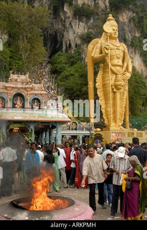 Les pèlerins durant la fête de Thaipusam hindou Sri Subramaniyar Swami Temple, les grottes de Batu, Selangor, Malaisie Banque D'Images