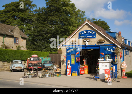 Garage village Aidensfield Scripps et Services funéraires pour programme TV fictif Heartbeat à Goathland Angleterre UK Banque D'Images