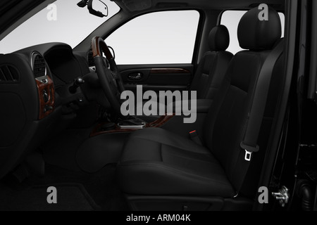 2008 GMC Envoy Denali en noir - sièges avant Banque D'Images