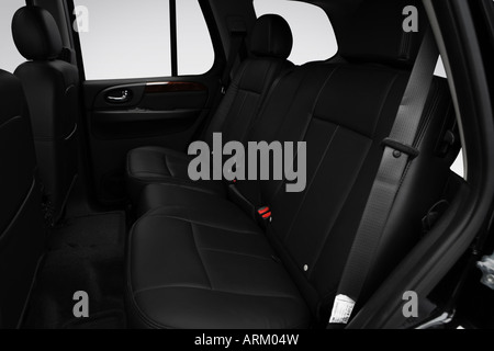 2008 GMC Envoy Denali en noir - sièges arrière Banque D'Images