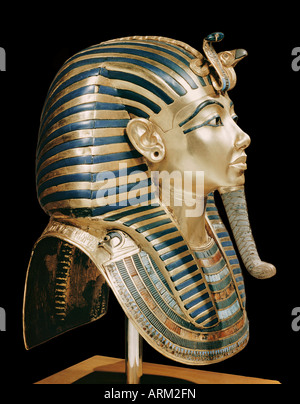 Masque funéraire de Toutankhamon en or massif incrusté de pierres semi-précieuses, de la tombe du pharaon Toutânkhamon Banque D'Images