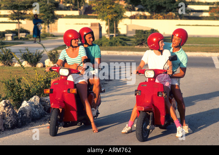 Couple having fun on tropical island Banque D'Images