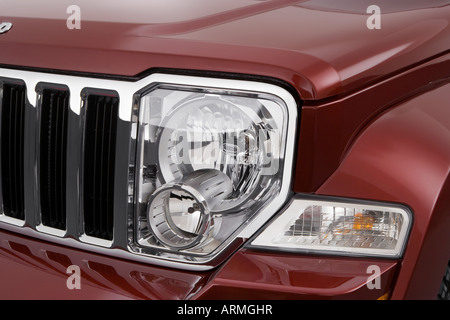 2008 Jeep Liberty Limited en rouge - Phare Banque D'Images