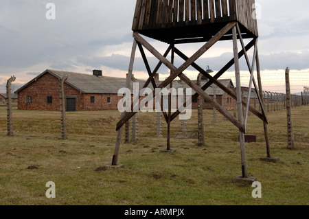 Tour de garde donnant sur Auschwitz camp Birkenhau Banque D'Images