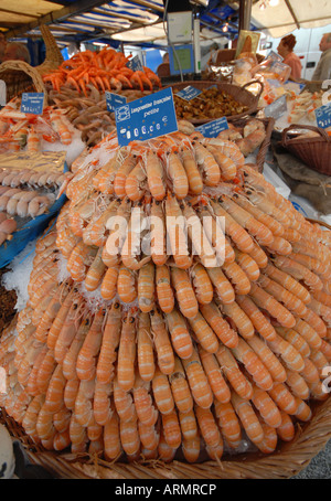 PARIS. Fruits de mer un stand au marché le dimanche sur le Boulevard Richard Lenoir à Bastille. L'année 2007. Banque D'Images