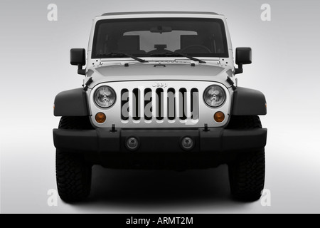 2008 Jeep Wrangler Unlimited Rubicon en argent - Basse/large front Banque D'Images