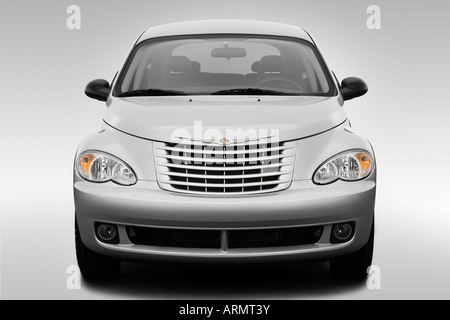 2008 Chrysler PT Cruiser Touring en argent - Basse/large front Banque D'Images